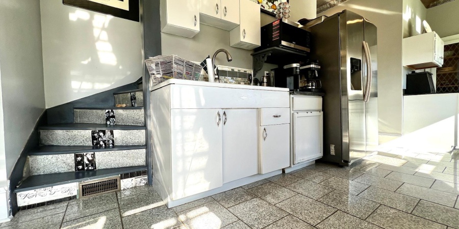 330 Hawthorne Drive, Bedford, Indiana 47421,MLS,202541322