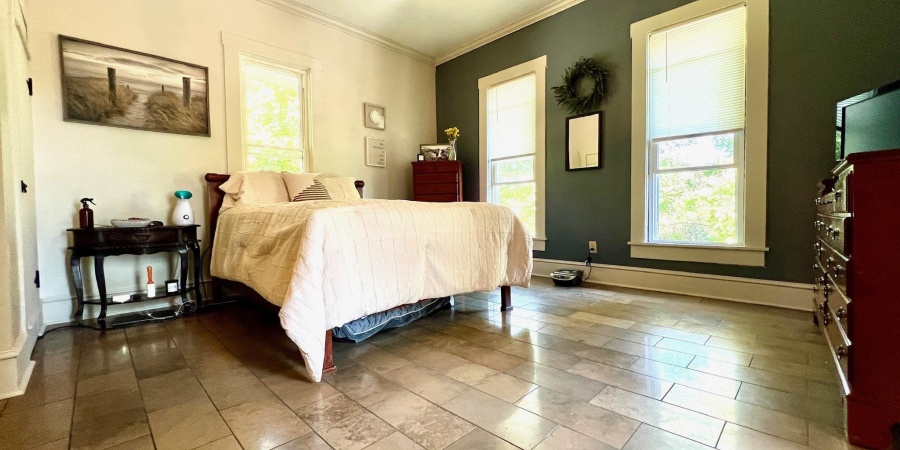 330 Hawthorne Drive, Bedford, Indiana 47421,MLS,202541322