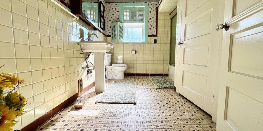 330 Hawthorne Drive, Bedford, Indiana 47421,MLS,202541322