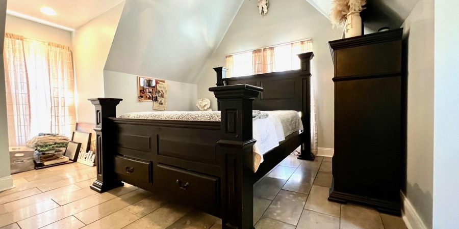 330 Hawthorne Drive, Bedford, Indiana 47421,MLS,202541322