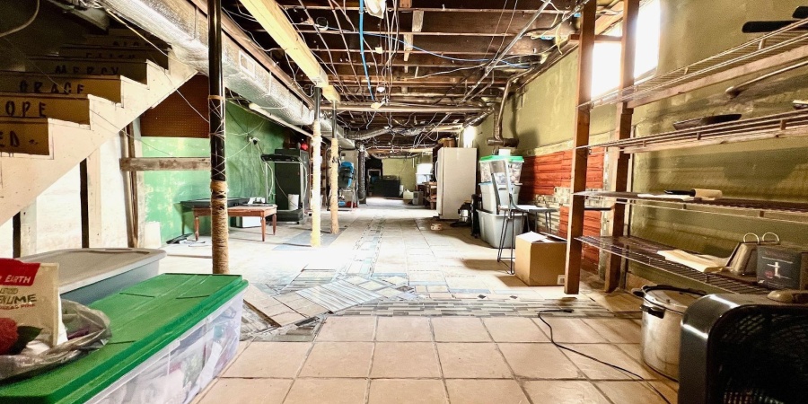 330 Hawthorne Drive, Bedford, Indiana 47421,MLS,202541322