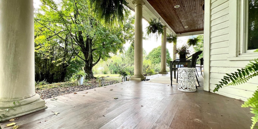 330 Hawthorne Drive, Bedford, Indiana 47421,MLS,202541322