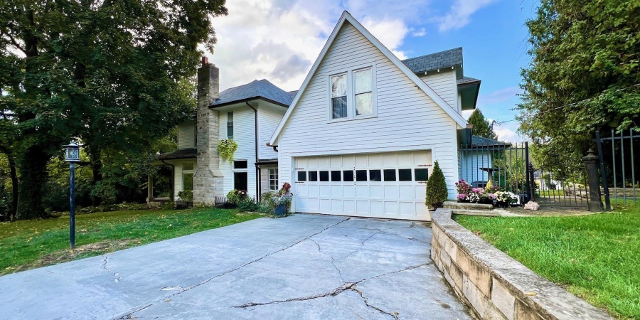 330 Hawthorne Drive, Bedford, Indiana 47421,MLS,202541322