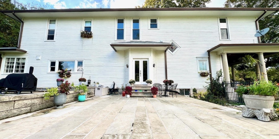 330 Hawthorne Drive, Bedford, Indiana 47421,MLS,202541322