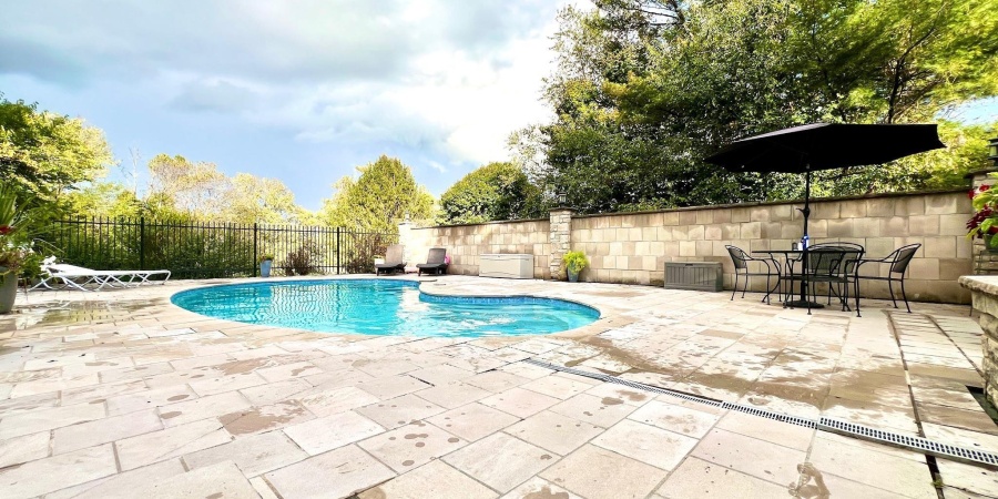 330 Hawthorne Drive, Bedford, Indiana 47421,MLS,202541322