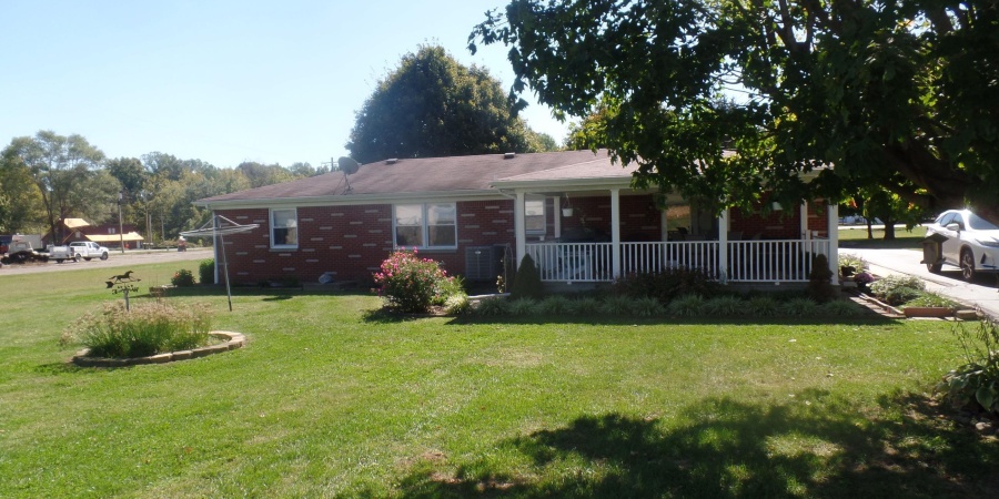 2142 W State Road 54 Highway, Bloomfield, Indiana 47424,MLS,202542041