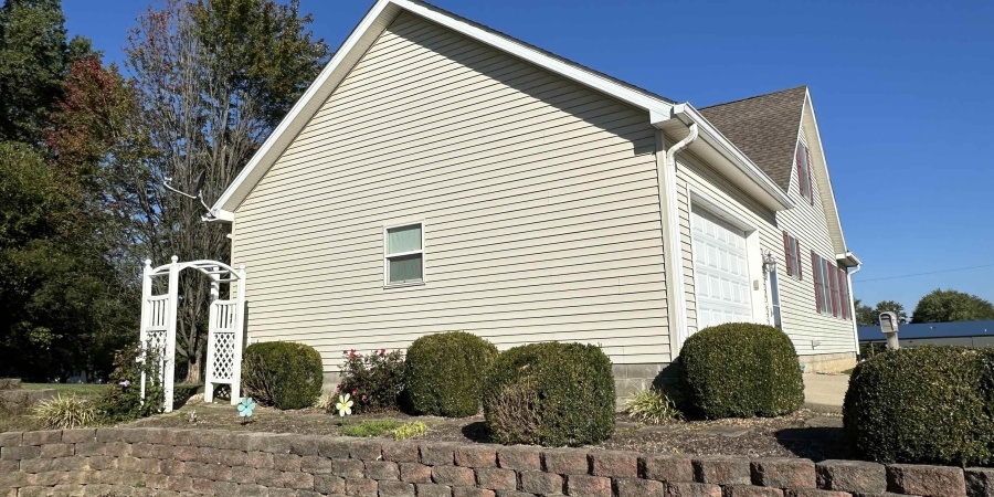 1302 W Deckard Drive, Mitchell, Indiana 47446,MLS,202542063