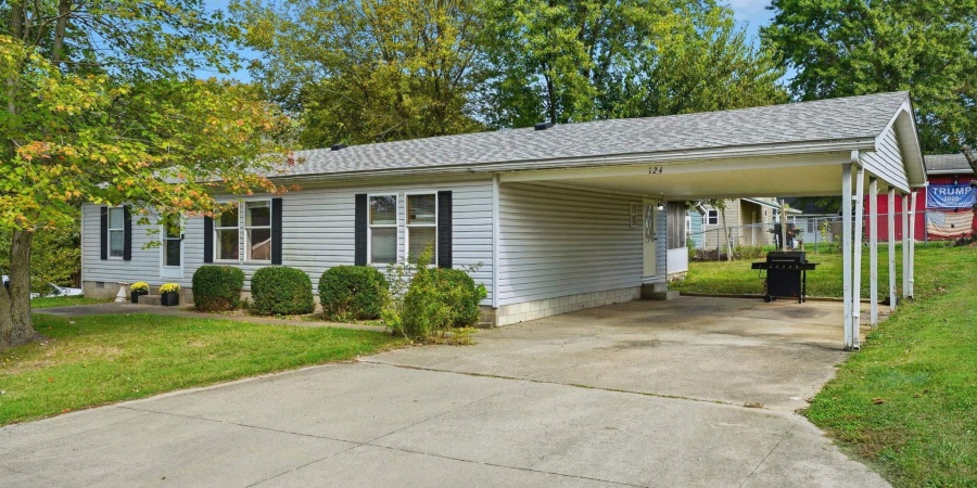124 W Warren Street, Mitchell, Indiana 47446,MLS,202542236
