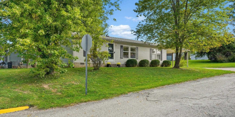 124 W Warren Street, Mitchell, Indiana 47446,MLS,202542236