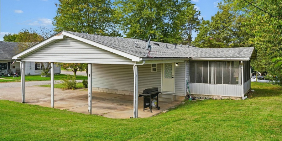 124 W Warren Street, Mitchell, Indiana 47446,MLS,202542236