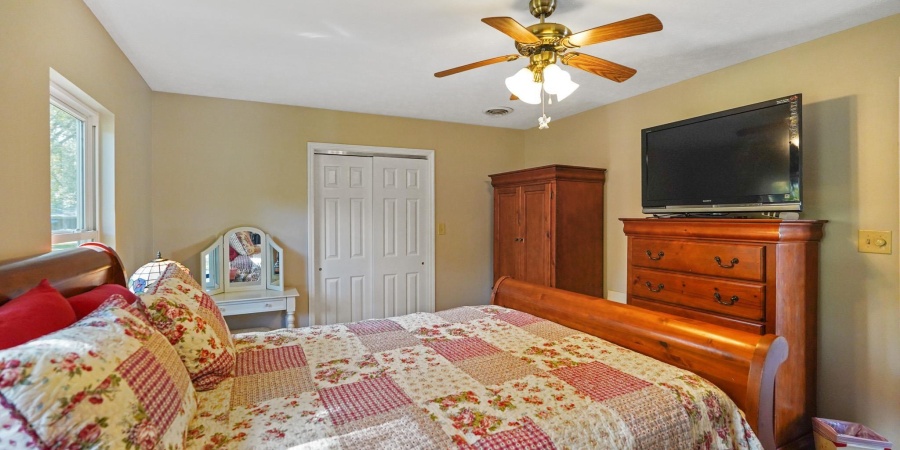 4987 Aqua Isle Road, Nashville, Indiana 47448-8866,MLS,202542272