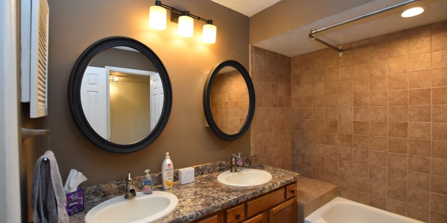 9136 S Greenridge Lane, Bloomington, Indiana 47401,MLS,202542332