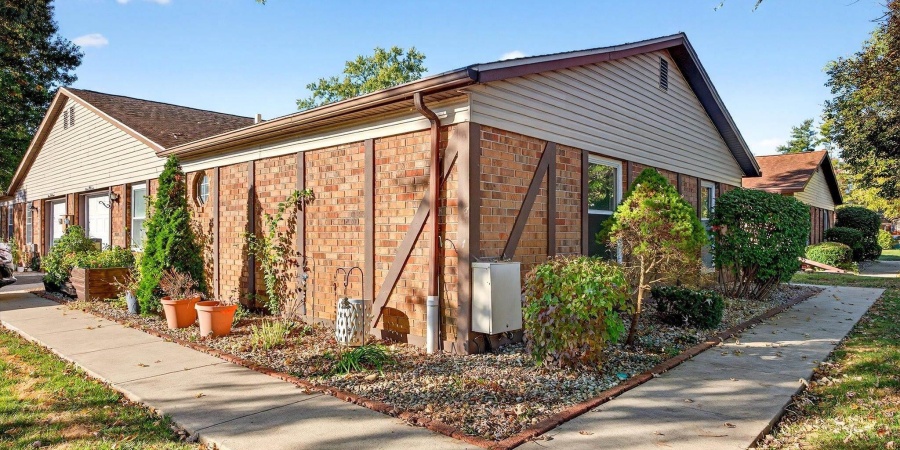 1157 E Commons Drive, Bloomington, Indiana 47401-8736,MLS,202542362