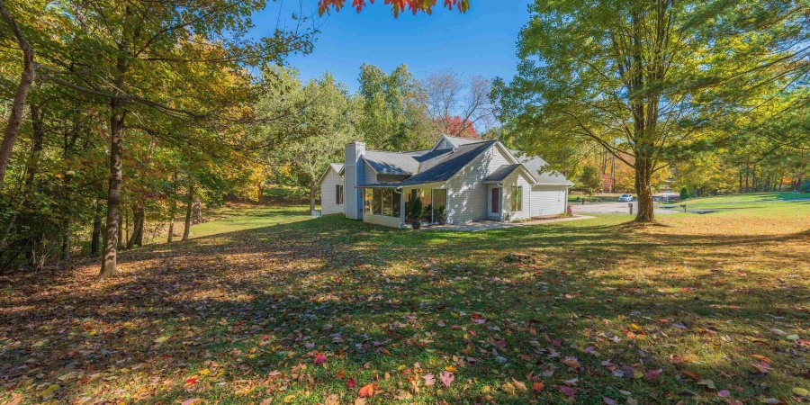 4064 W Meadowvale Drive, Bloomington, Indiana 47404,MLS,202542813