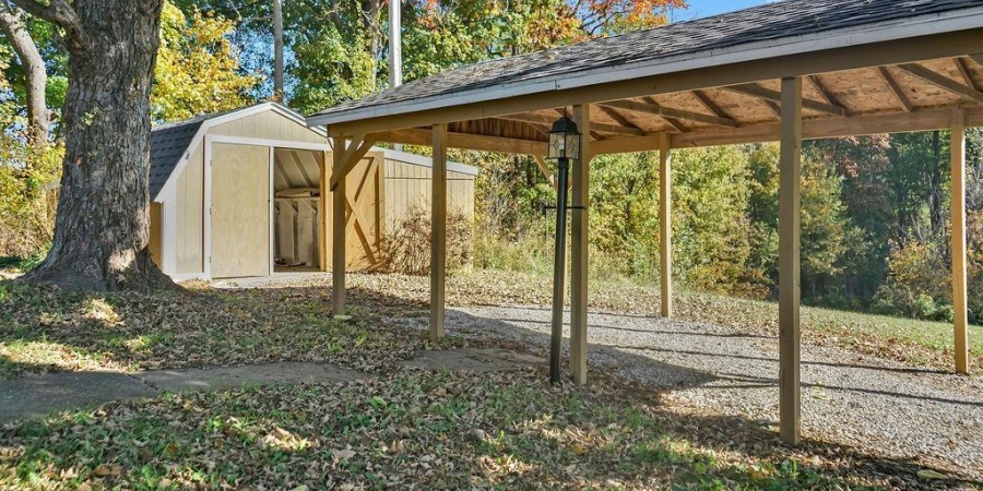 558 Pinewood Drive, Bedford, Indiana 47421,MLS,202542937
