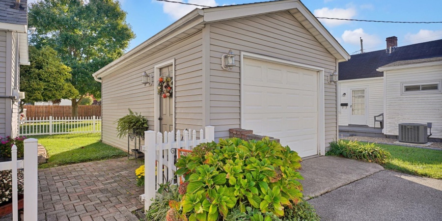 1412 19th Street, Bedford, Indiana 47421,MLS,202543276