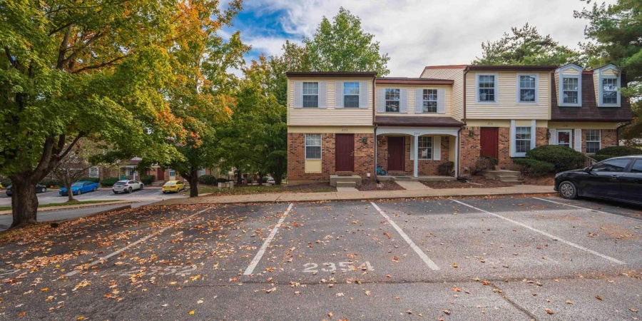 2352 S Burberry Lane, Bloomington, Indiana 47401,MLS,202543389