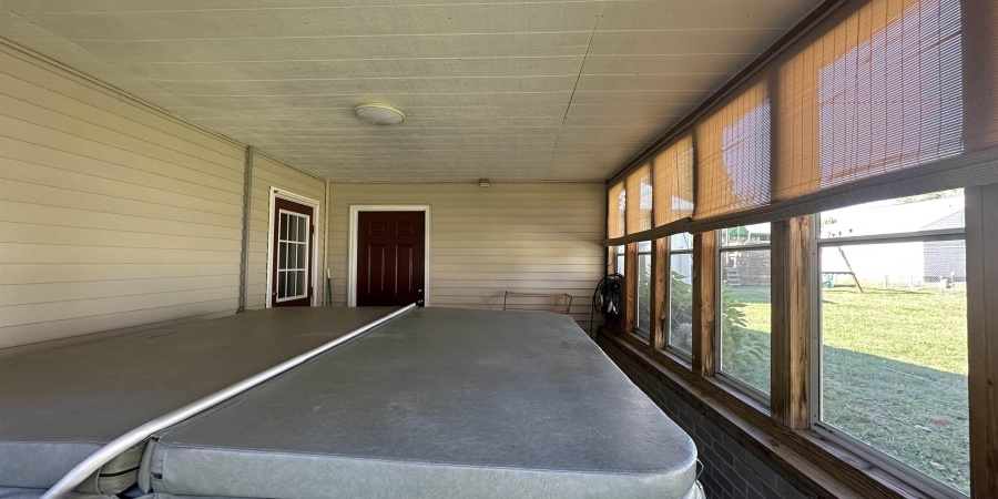 540 NE F Street, Linton, Indiana 47441,MLS,202543507