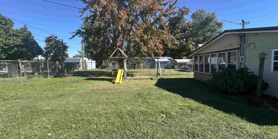 540 NE F Street, Linton, Indiana 47441,MLS,202543507