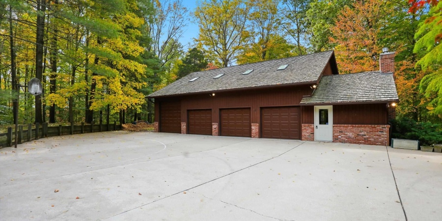 3801 N Bittersweet Drive, Bloomington, Indiana 47408,MLS,202543955