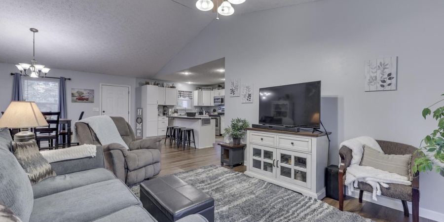 596 Briarwood Lane, Bedford, Indiana 47421,MLS,202544013