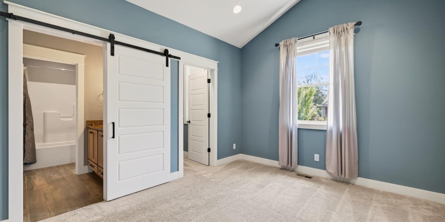 943 E Nicholas Lane, Ellettsville, Indiana 47429-8200,MLS,202544018