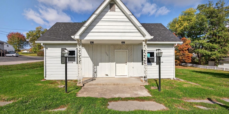 220 S 2nd Street, Ellettsville, Indiana 47429,MLS,202544107