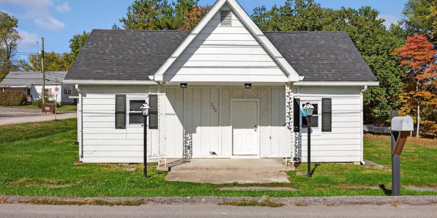 220 S 2nd Street, Ellettsville, Indiana 47429,MLS,202544107