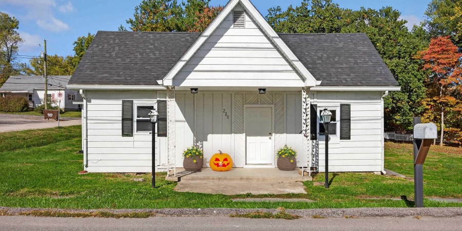 220 S 2nd Street, Ellettsville, Indiana 47429,MLS,202544107