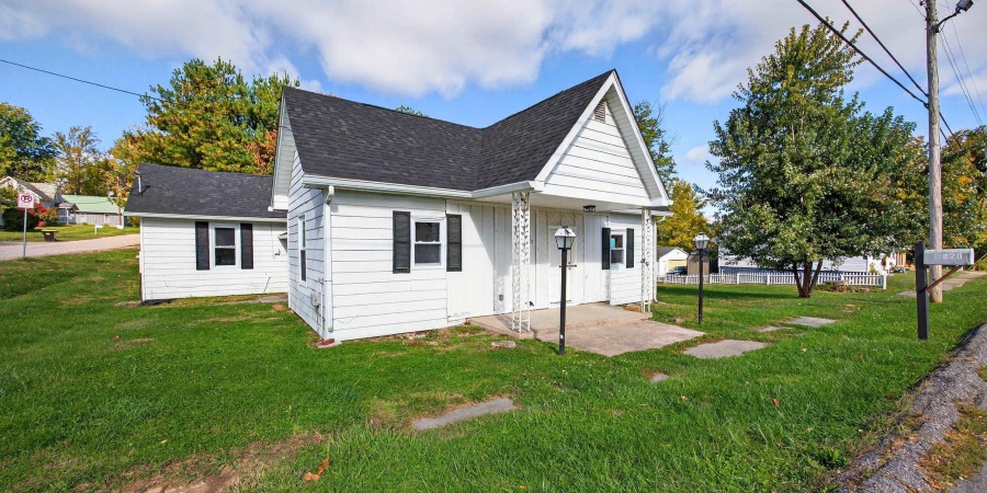 220 S 2nd Street, Ellettsville, Indiana 47429,MLS,202544107