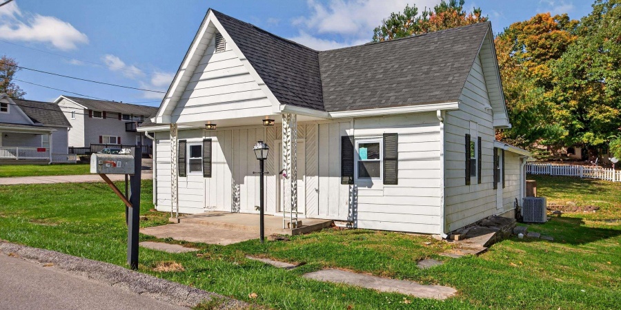 220 S 2nd Street, Ellettsville, Indiana 47429,MLS,202544107