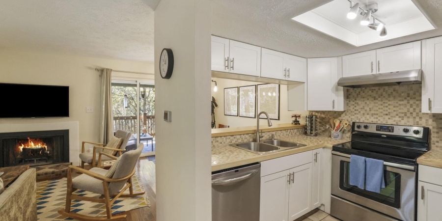 9018 S Pointe Ridge Lane, Bloomington, Indiana 47401,MLS,202544873