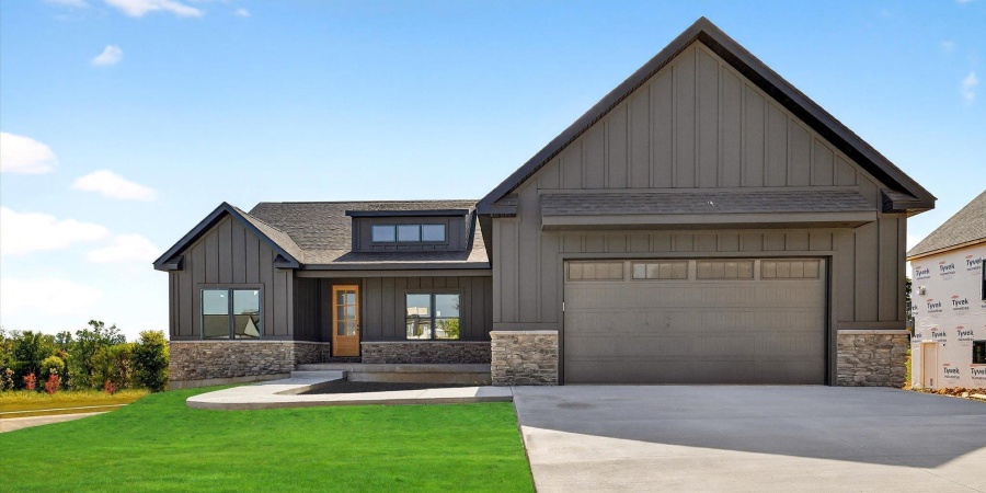 724 E Crestline Drive, Bloomington, Indiana 47401,MLS,202545004