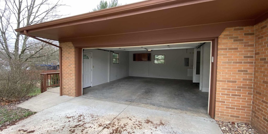 1100 E Prairie Drive, Bloomington, Indiana 47408,MLS,202545018