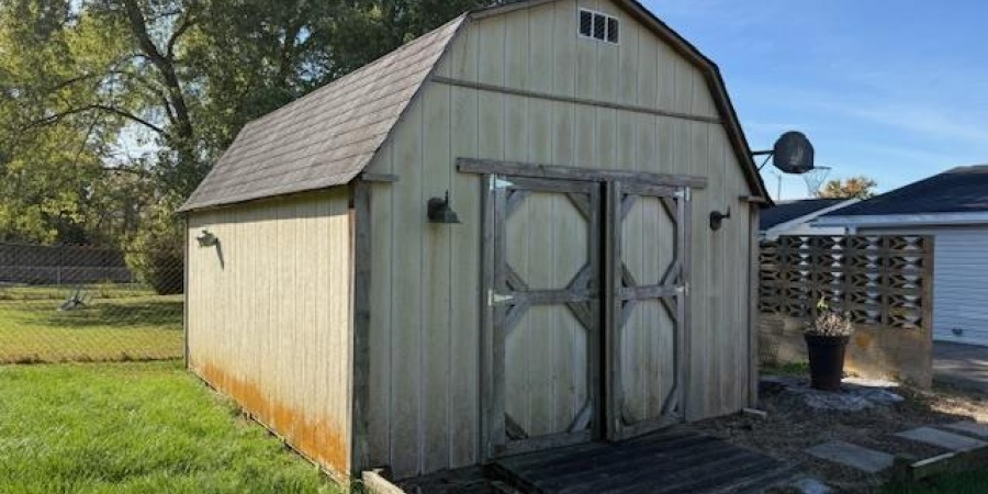 210 Shawnee Drive, Bedford, Indiana 47421,MLS,202545017