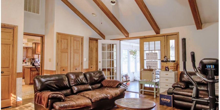 7 Mapleton Drive, Bedford, Indiana 47421-3436,MLS,202545160