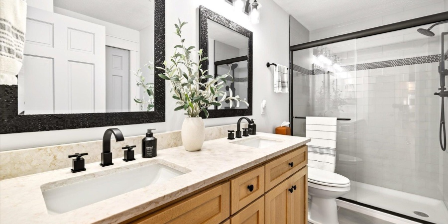 9428 S Harbour Pointe Drive, Bloomington, Indiana 47401,MLS,202545168