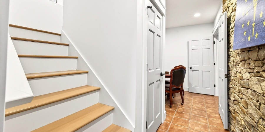 9428 S Harbour Pointe Drive, Bloomington, Indiana 47401,MLS,202545168