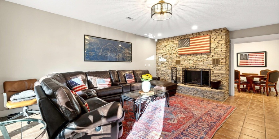 9428 S Harbour Pointe Drive, Bloomington, Indiana 47401,MLS,202545168