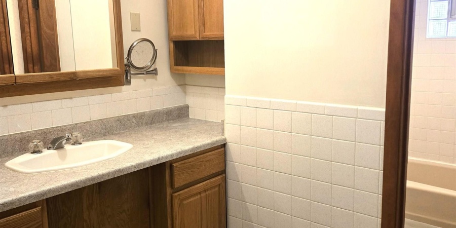 1605 E Woodland Drive, Bloomington, Indiana 47408,MLS,202545486