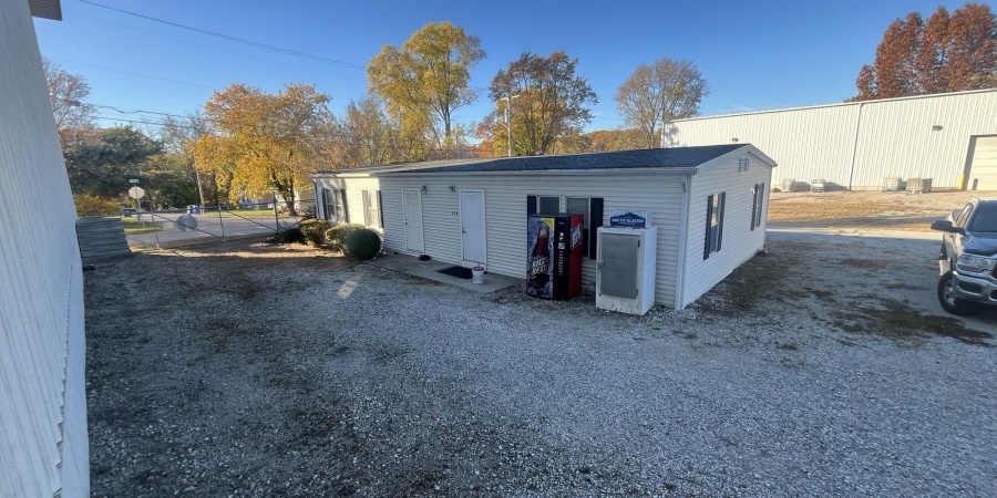 2404 U Street, Bedford, Indiana 47421,MLS,202545553