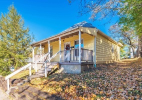 944 N Jackson Street, Bloomington, Indiana 47404-3430,MLS,202545524