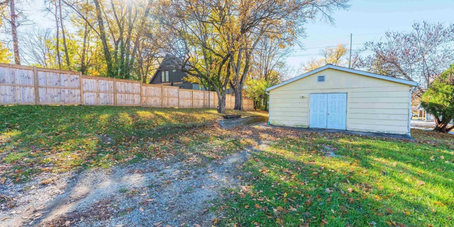 944 N Jackson Street, Bloomington, Indiana 47404-3430,MLS,202545524