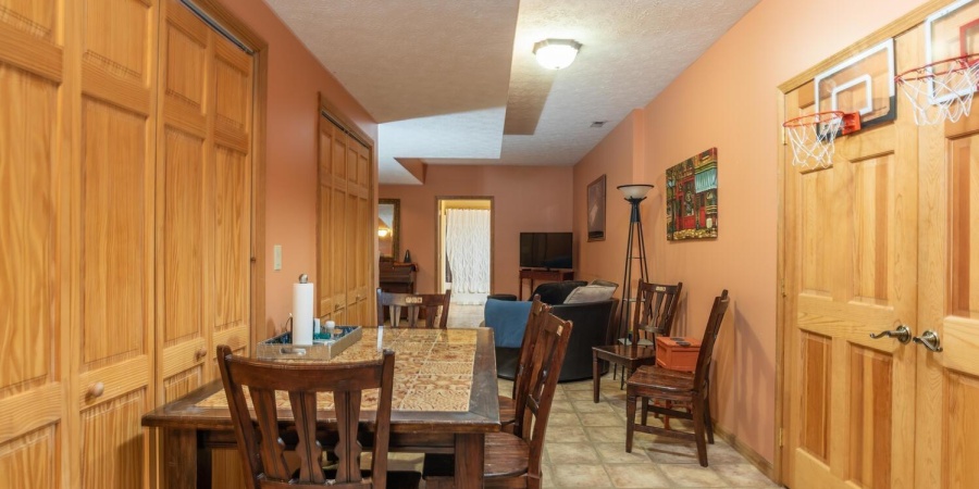 1106 W Countryside Lane, Bloomington, Indiana 47403,MLS,202546249