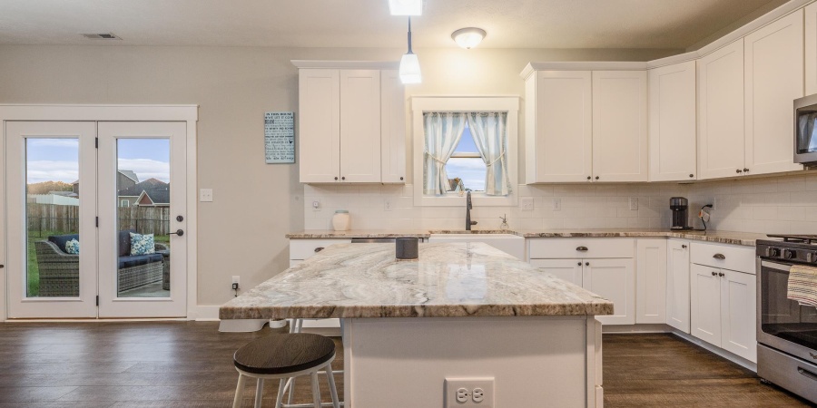 637 E Benjamin Street, Ellettsville, Indiana 47429-2054,MLS,202546345