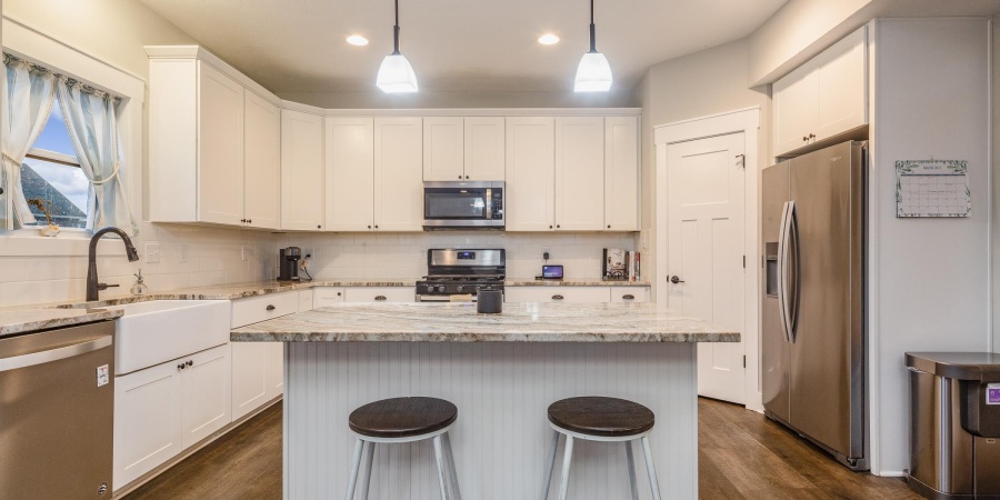 637 E Benjamin Street, Ellettsville, Indiana 47429-2054,MLS,202546345