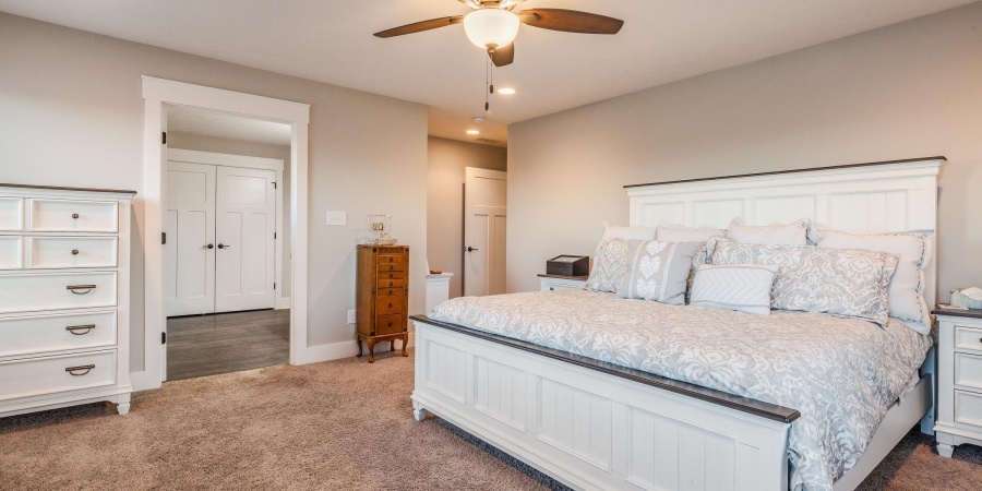 637 E Benjamin Street, Ellettsville, Indiana 47429-2054,MLS,202546345