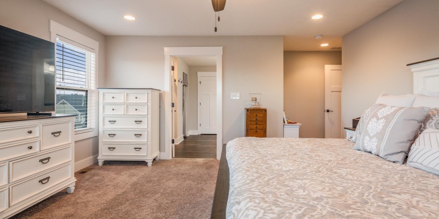 637 E Benjamin Street, Ellettsville, Indiana 47429-2054,MLS,202546345