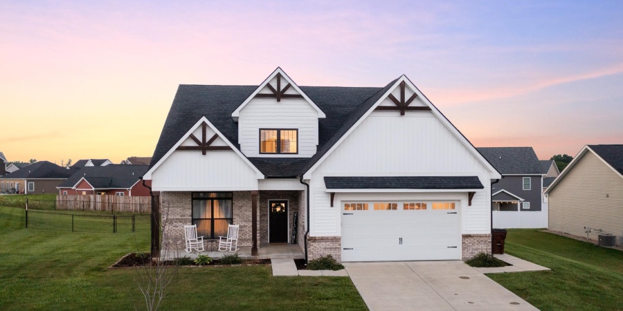 637 E Benjamin Street, Ellettsville, Indiana 47429-2054,MLS,202546345