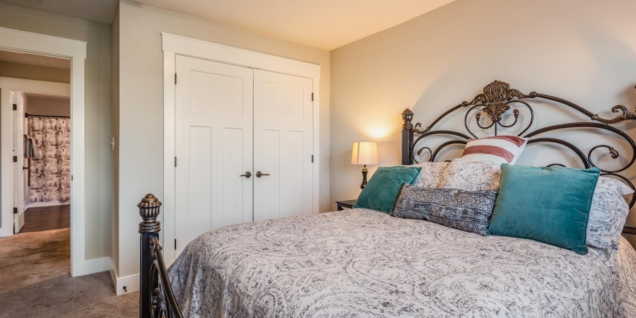 637 E Benjamin Street, Ellettsville, Indiana 47429-2054,MLS,202546345